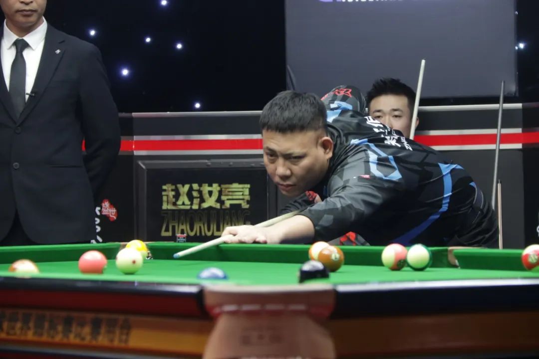 詹姆斯与东 詹姆斯与东