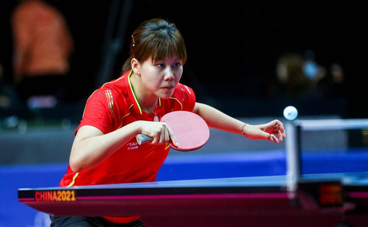 她离这个目 她离这个目